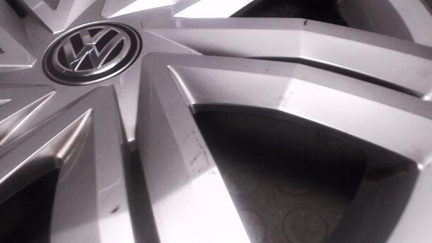 Foto: RADKAPPENSATZ / FELGENABDECKUNGEN 14 ZOLL eines VW Polo 1.0 Trendline