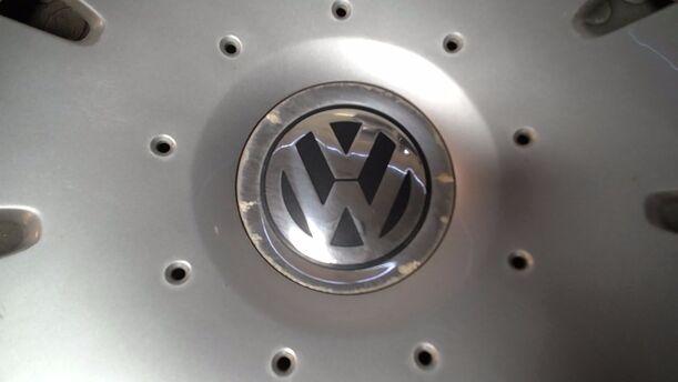 Foto: EINZELNE RADKAPPE/ RADECKEL 16 ZOLL eines VW Passat 2.0 TDI DPF Trendline