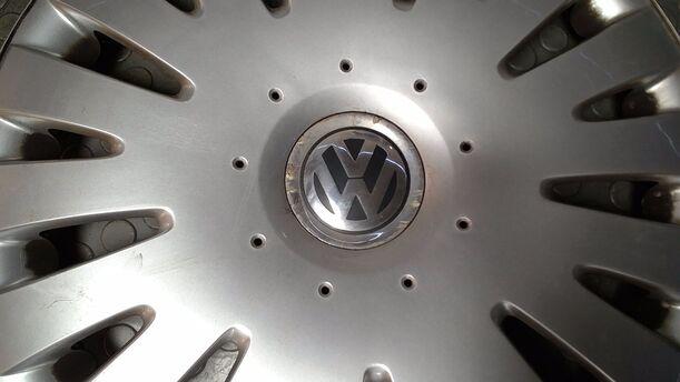 Foto: EINZELNE RADKAPPE/ RADECKEL 16 ZOLL eines VW Passat 2.0 TDI DPF Trendline