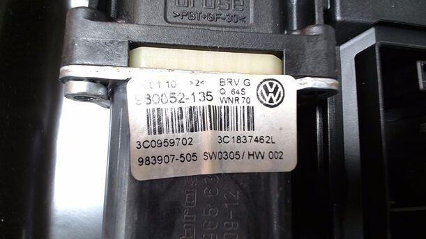 Foto: FENSTERHEBER ELEKTRISCH VORN RECHTS eines VW Passat 2.0 TDI DPF Trendline