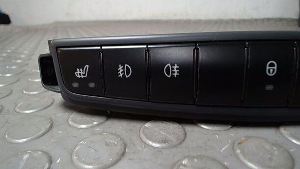 Foto: SCHALTER WARNBLINKANLAGE/ SCHALTERLEISTE MITTELKONSOLE eines Smart smart forfour