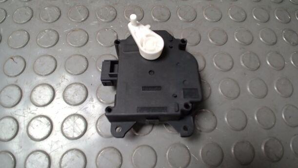 Foto: STELLMOTOR UMLUFTKLAPPE eines Smart smart forfour Trendline