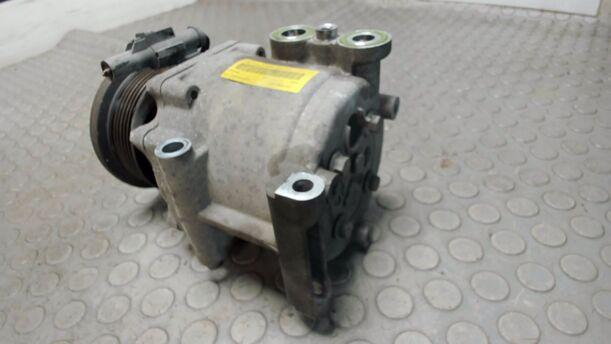 Foto: KLIMAKOMPRESSOR eines Ford Fiesta 1.25 Trendline