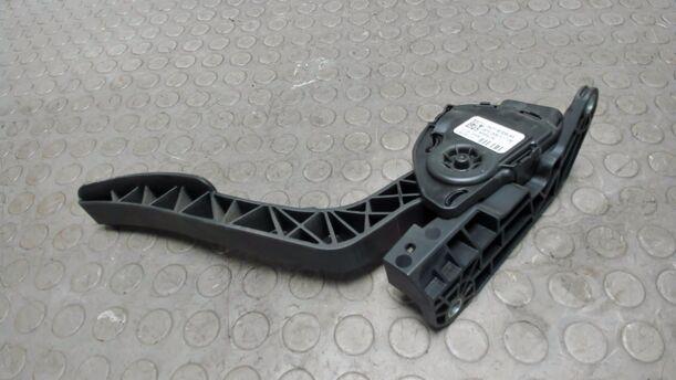 Foto: GASPEDAL ( BENZIN ) eines Ford Fiesta 1.25 Trendline