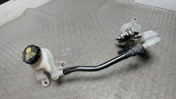 Foto: HAUPTBREMSZYLINDER eines Ford Fiesta 1.25 Trendline
