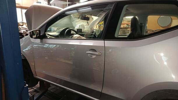 Foto: TÜR VORNE LINKS ( 2/3 TÜRER ) eines VW up!