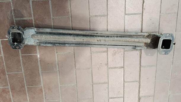 Foto: VERSTÄRKUNG HINTEN eines VW up!