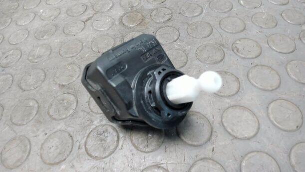 Foto: LEUCHTWEITENVERSTELLUNG / STELLMOTOR eines VW up!