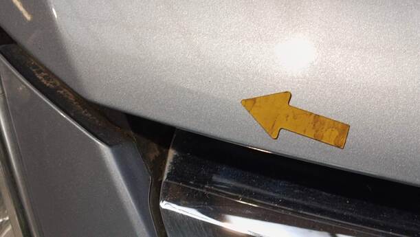 Foto: MOTORHAUBE eines Opel Corsa 1.2 16V