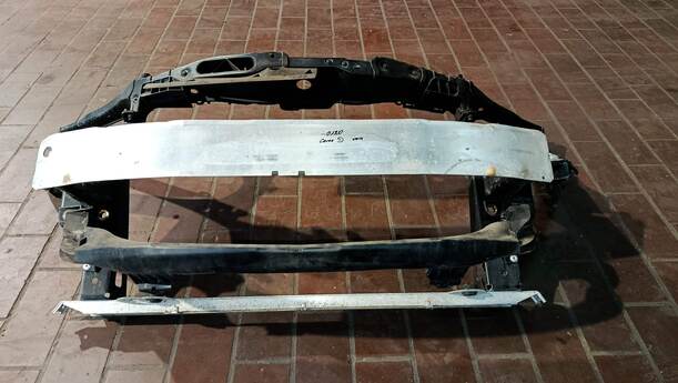Foto: FRONTBLECH/ SCHLOSSTRÄGER eines Opel Corsa 1.2 16V
