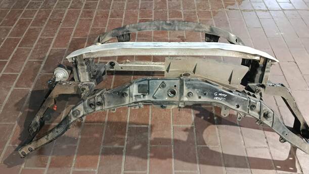 Foto: FRONTBLECH/ SCHLOSSTRÄGER eines Opel Corsa 1.2 16V