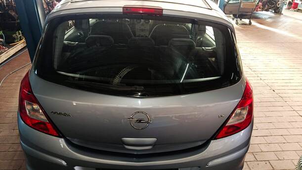 Foto: HECKKLAPPE/ HECKDECKEL ( 4/5 TÜRER ) eines Opel Corsa 1.2 16V