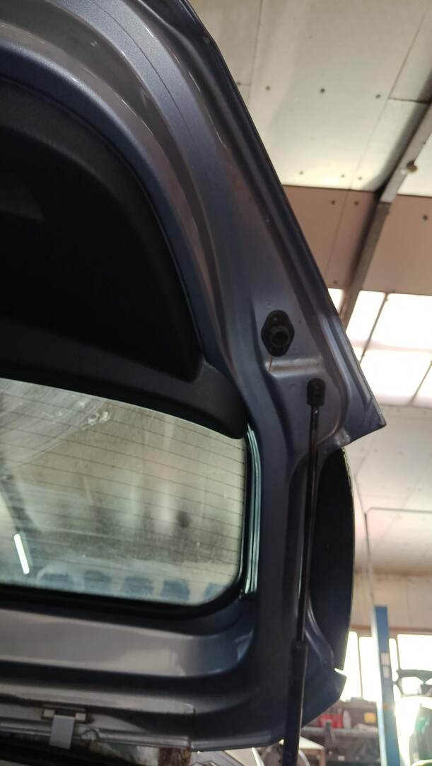 Foto: HECKKLAPPE/ HECKDECKEL ( 4/5 TÜRER ) eines Opel Corsa 1.2 16V
