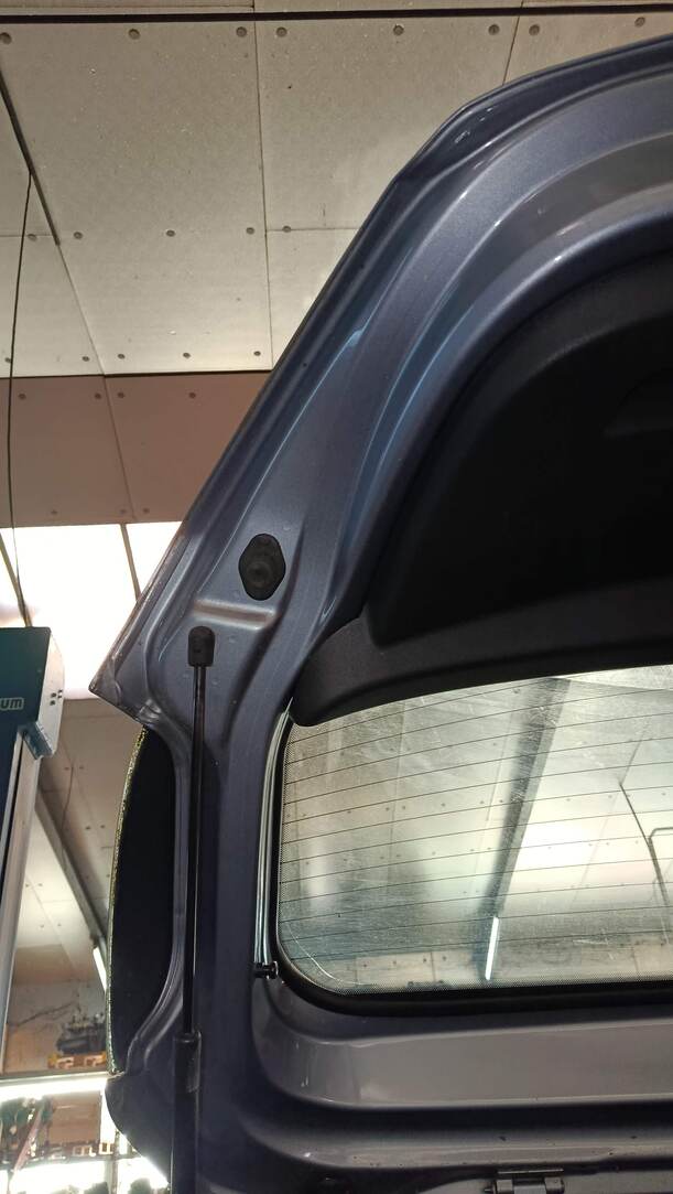 Foto: HECKKLAPPE/ HECKDECKEL ( 4/5 TÜRER ) eines Opel Corsa 1.2 16V