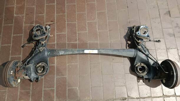 Foto: HINTERACHSE eines Opel Corsa 1.2 16V
