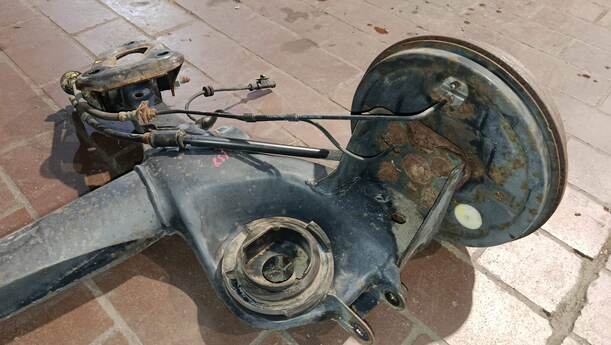 Foto: HINTERACHSE eines Opel Corsa 1.2 16V