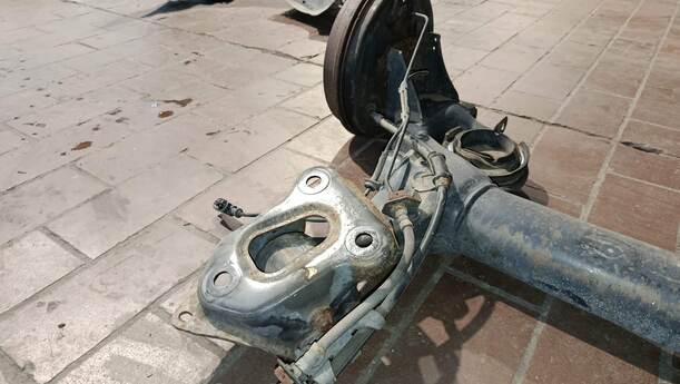 Foto: HINTERACHSE eines Opel Corsa 1.2 16V