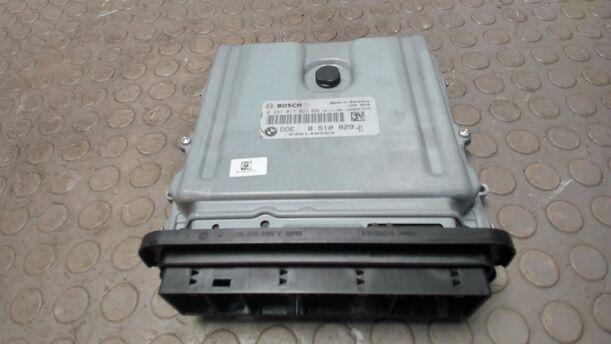 Foto: STEUERGERÄT EINSPRITZUNG / MOTORSTEUERGERÄT eines BMW 320d DPF Touring Aut.