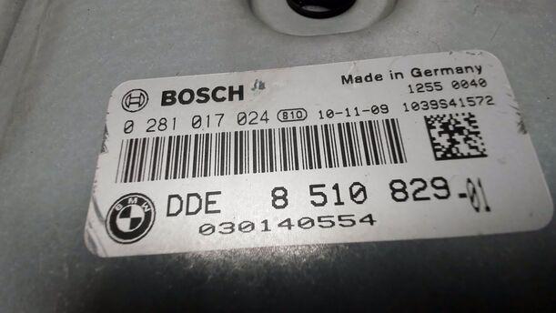Foto: STEUERGERÄT EINSPRITZUNG / MOTORSTEUERGERÄT eines BMW 320d DPF Touring Aut.