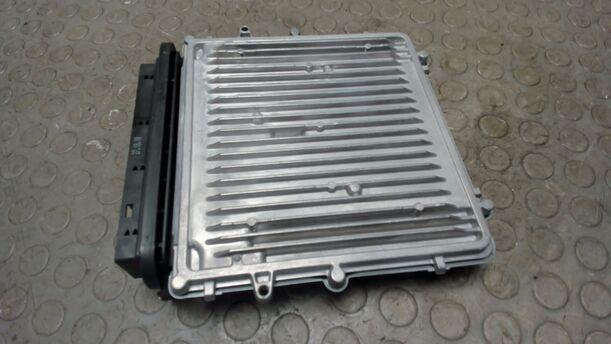 Foto: STEUERGERÄT EINSPRITZUNG / MOTORSTEUERGERÄT eines BMW 320d DPF Touring Aut.