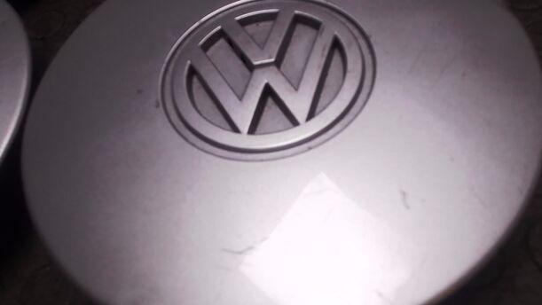 Foto: RADKAPPENSET / FELGENABDECKUNGEN eines VW Golf 1.6 CL