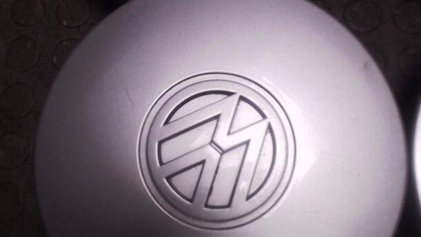 Foto: RADKAPPENSET / FELGENABDECKUNGEN eines VW Golf 1.6 CL