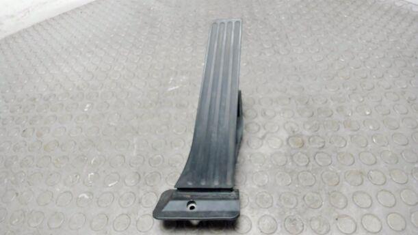 Foto: GASPEDAL ( DIESEL / AUTOMATIK ) eines BMW 320d DPF Touring Aut. CL