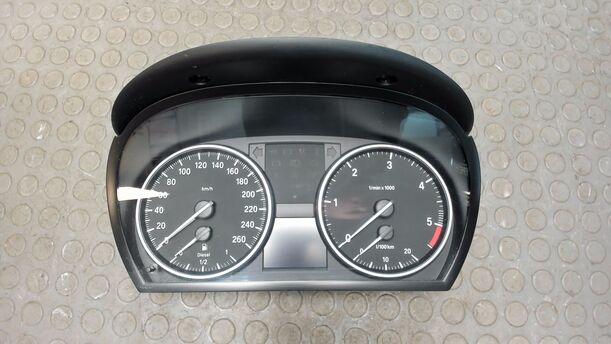 Foto: KOMBIINSTRUMENT / TACHOEINHEIT eines BMW 320d DPF Touring Aut. CL