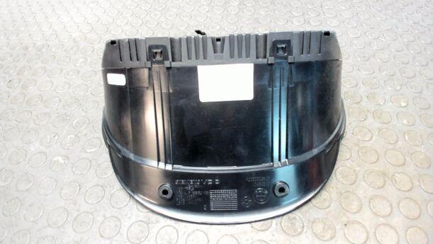 Foto: KOMBIINSTRUMENT / TACHOEINHEIT eines BMW 320d DPF Touring Aut. CL