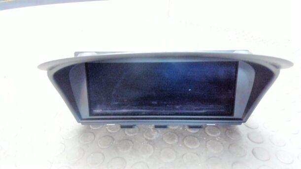 Foto: DISPLAY / BILDSCHIRM / BORDCOMPUTER eines BMW 320d DPF Touring Aut. CL