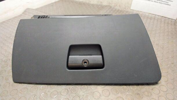 Foto: HANDSCHUHFACH eines BMW 320d DPF Touring Aut. CL