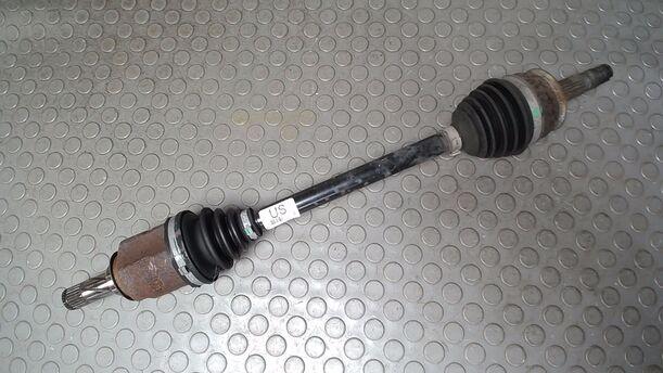 Foto: ANTRIEBSWELLE LINKS ( SCHALTGETRIEBE ) eines Opel Corsa 1.2 16V CL