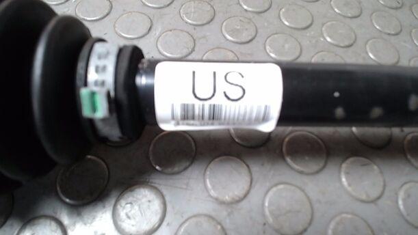 Foto: ANTRIEBSWELLE LINKS ( SCHALTGETRIEBE ) eines Opel Corsa 1.2 16V CL