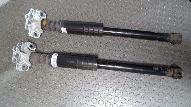 Foto: STOSSDÄMPFER HINTEN eines Opel Corsa 1.2 16V CL