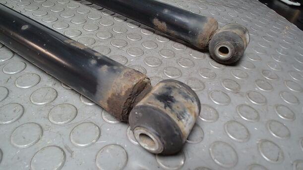 Foto: STOSSDÄMPFER HINTEN eines Opel Corsa 1.2 16V CL