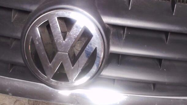 Foto: KÜHLERGRILL (BESCHÄDIGT) eines VW Touran 1.9 TDI CL