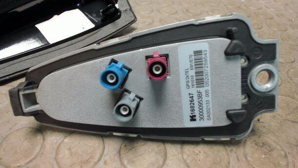 Foto: DACHANTENNE / HAIFLOSSE eines BMW 320d DPF Touring Aut. CL