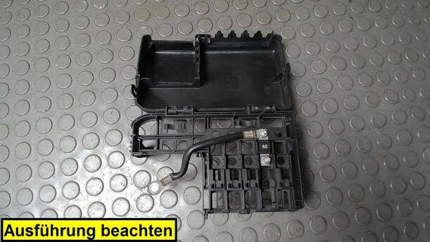 Foto: SICHERUNGSKASTEN BATTERIE eines Opel Corsa 1.2 16V CL