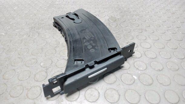 Foto: BECHERHALTER / GETRÄNKEHALTER LINKS eines BMW 320d DPF Touring Aut. CL