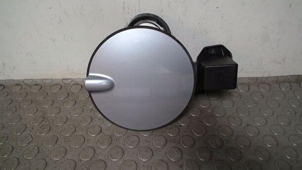 Foto: TANKKLAPPE/ TANKDECKEL eines Opel Corsa 1.2 16V CL