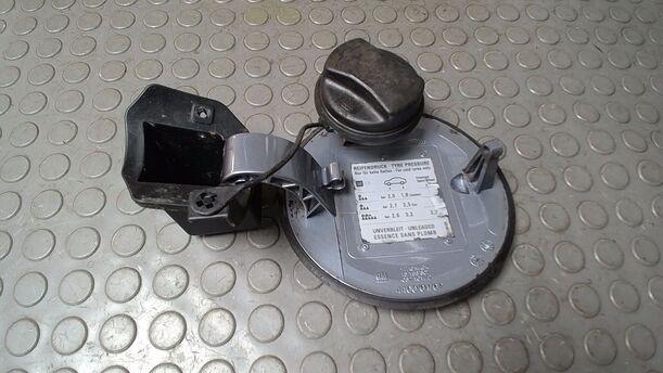 Foto: TANKKLAPPE/ TANKDECKEL eines Opel Corsa 1.2 16V CL