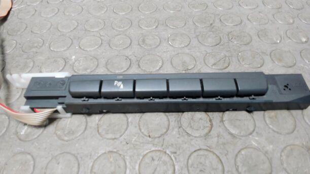 Foto: SCHALTERLEISTE / EINPARKSCHALTER eines BMW 320d DPF Touring Aut. CL