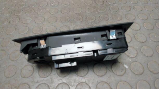 Foto: FENSTERHEBERSCHALTER eines BMW 320d DPF Touring Aut. CL