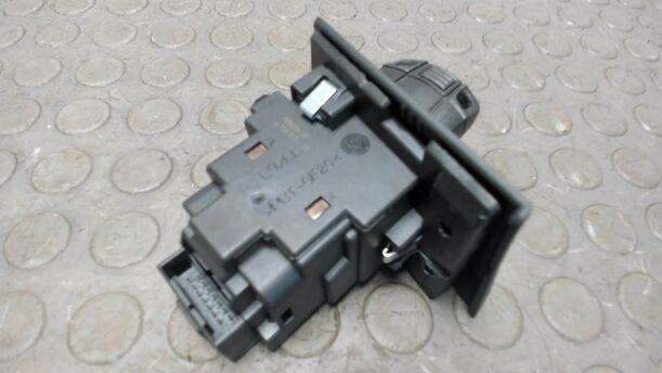Foto: ZÜNDANLASSSCHALTER / SCHLÜSSELEINSCHUB eines BMW 320d DPF Touring Aut. CL