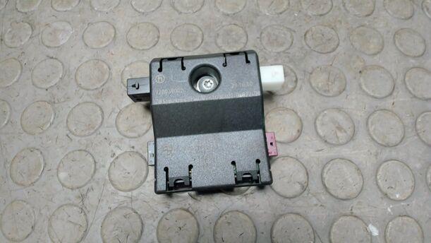 Foto: ANTENNENVERSTÄRKER eines BMW 320d DPF Touring Aut. CL