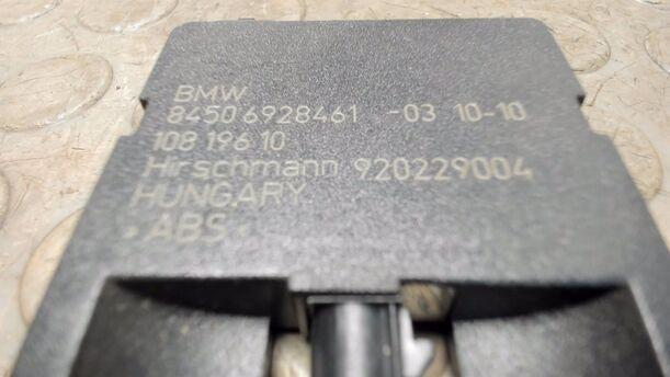 Foto: ANTENNENVERSTÄRKER / BLUETOOTH eines BMW 320d DPF Touring Aut. CL
