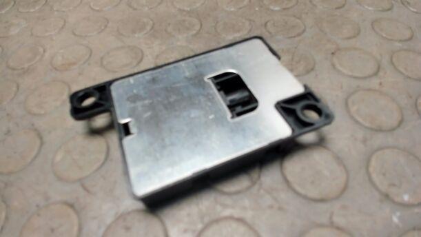 Foto: ANTENNENVERSTÄRKER / BLUETOOTH eines BMW 320d DPF Touring Aut. CL