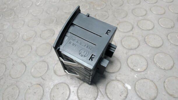 Foto: WARNBLINKSCHALTER / ZV / DTC eines BMW 320d DPF Touring Aut. CL