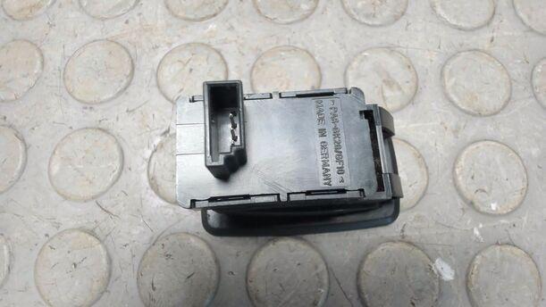 Foto: FENSTERHEBERSCHALTER eines BMW 320d DPF Touring Aut. CL