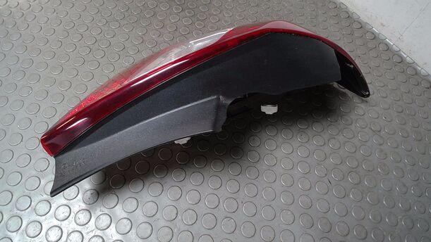 Foto: HECKLEUCHTE/ RÜCKLEUCHTE LINKS ( 4/5 TÜRER ) eines Opel Corsa 1.2 16V CL